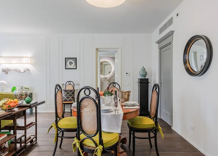 アパート Casa Antonia Luxury 2 Bedrooms ルッカ